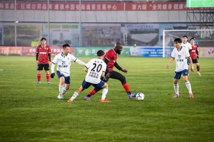 欧冠对决：曼联 VS AC米兰